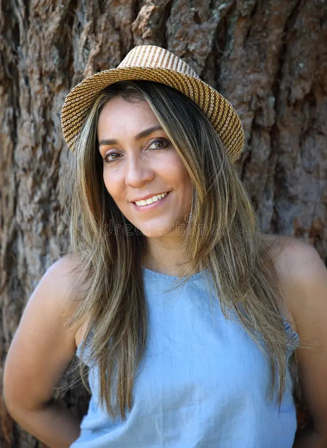 files/mulher-com-sorriso-e-chapeu-uma-linda-colombiana-202518760.webp